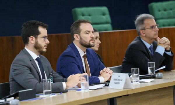 Durigan diz que crise da Casas Bahia não indica problema geral na economia: 'Não há'