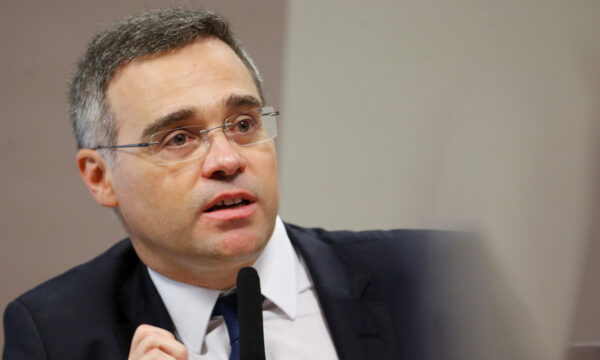 TSE determina retirada de vídeo de IA que liga Flávio Bolsonaro a Daniel Vorcaro