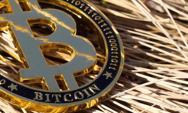 Ray Dalio alerta para crise da dívida dos EUA e recomenda ouro e Bitcoin como proteção