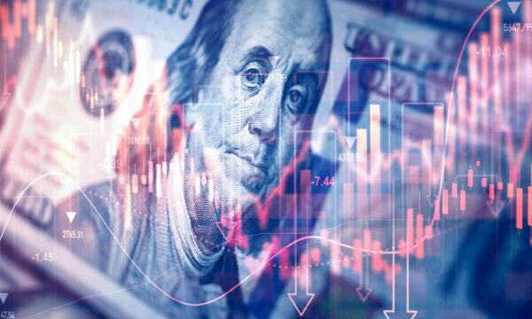 Dólar recua a R$ 5,18, mas avança mais de 2% em agosto