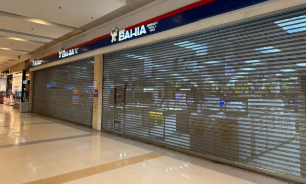Ex-funcionário da Casas Bahia usa redes sociais para lamentar fechamento de loja: 'daqui, tirei meu sustento'