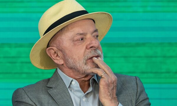 Ato de Lula tem aceno a mulheres e evangélicos; Janja canta com pastor e homenageia Marisa