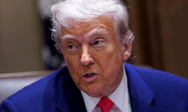 Trump suspende por três dias tarifas de 50% sobre importações canadenses
