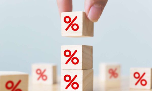Crédito privado: fundos estão ganhando do CDI, mas gestores evitam aumentar risco; entenda por quê
