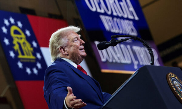 Trump: quem disse que estaríamos mortos por mudança climática, agora diz que IA vai nos matar