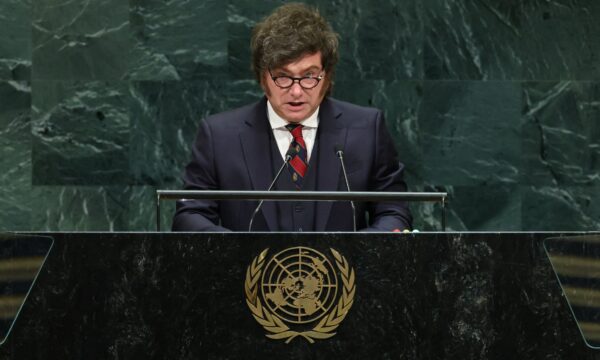 Argentina: pobreza sobe de 28,2% para 32,3% no primeiro semestre de 2026