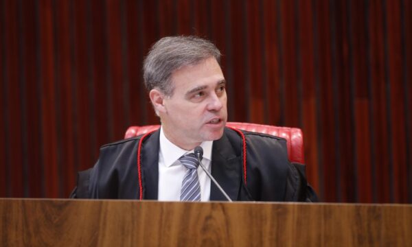Mendonça envia processo sobre Moraes à presidência do STF