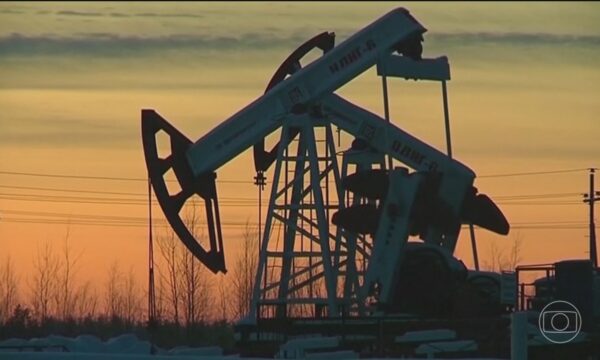 Petróleo sobe quase 3% após Trump rejeitar proposta de cessar-fogo do Irã