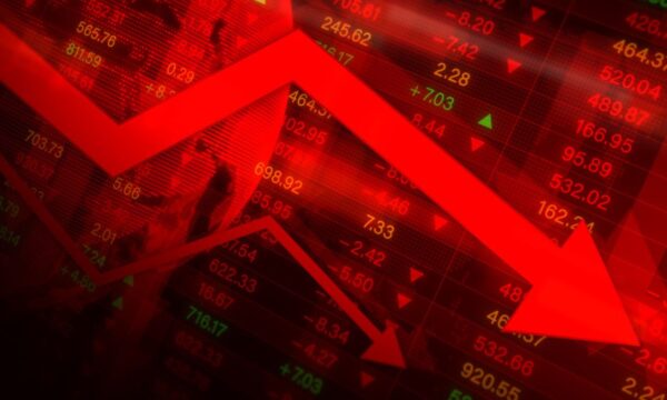 Wall Street cai com nova ofensiva dos EUA contra o Irã e avanço dos Treasuries