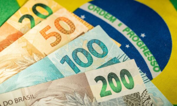 Superávit de R$ 18,6 bilhões ou rombo de R$ 86,1 bilhões? Governo e IFI divergem sobre contas de 2027