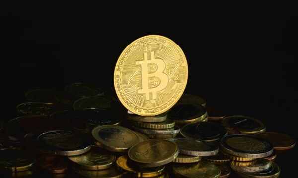 Bitcoin volta a superar os US$ 87.000 após dados de emprego dos EUA mostrarem que economia não está tão aquecida quanto se imaginava