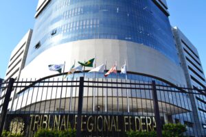 Falhas no PHP levam tribunais no Brasil e Anatel a suspender sistemas; governo emite alerta